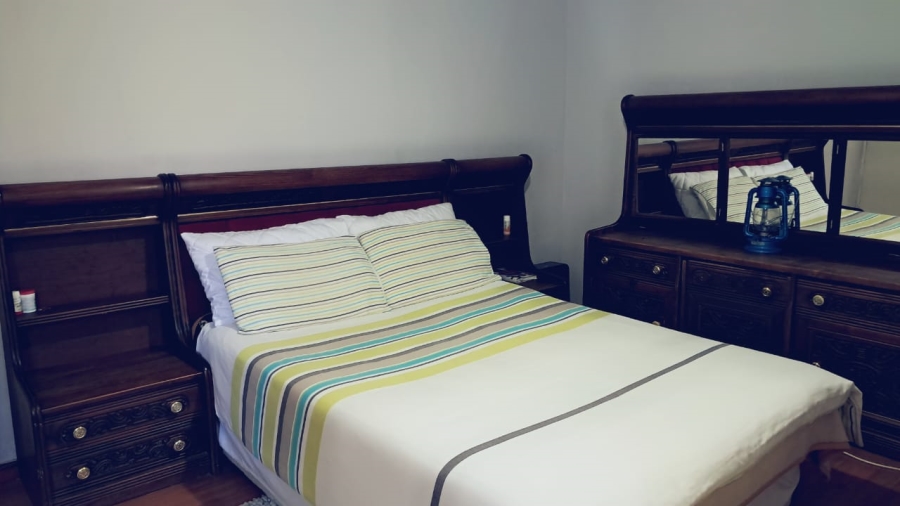 5 Bedroom Property for Sale in Ilitha Park Western Cape